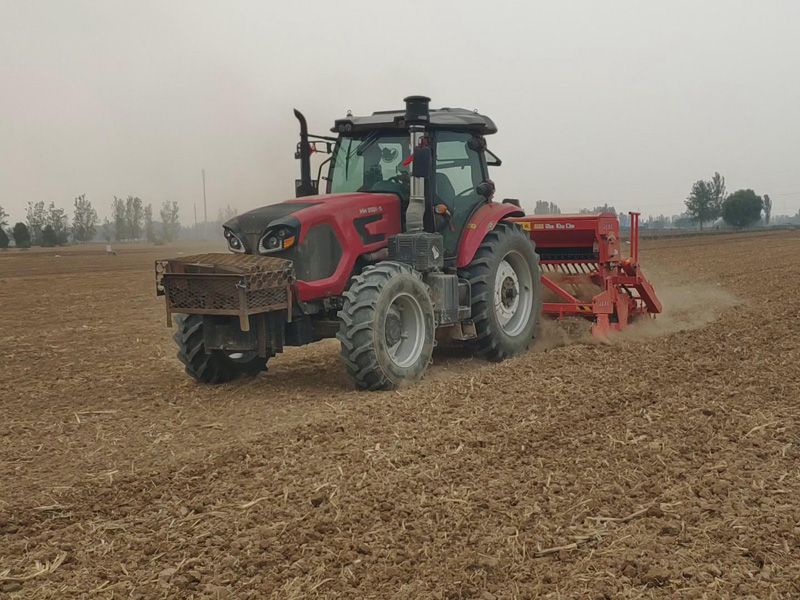 奧龍驅(qū)動(dòng)耙條播機(jī)作業(yè)錄像